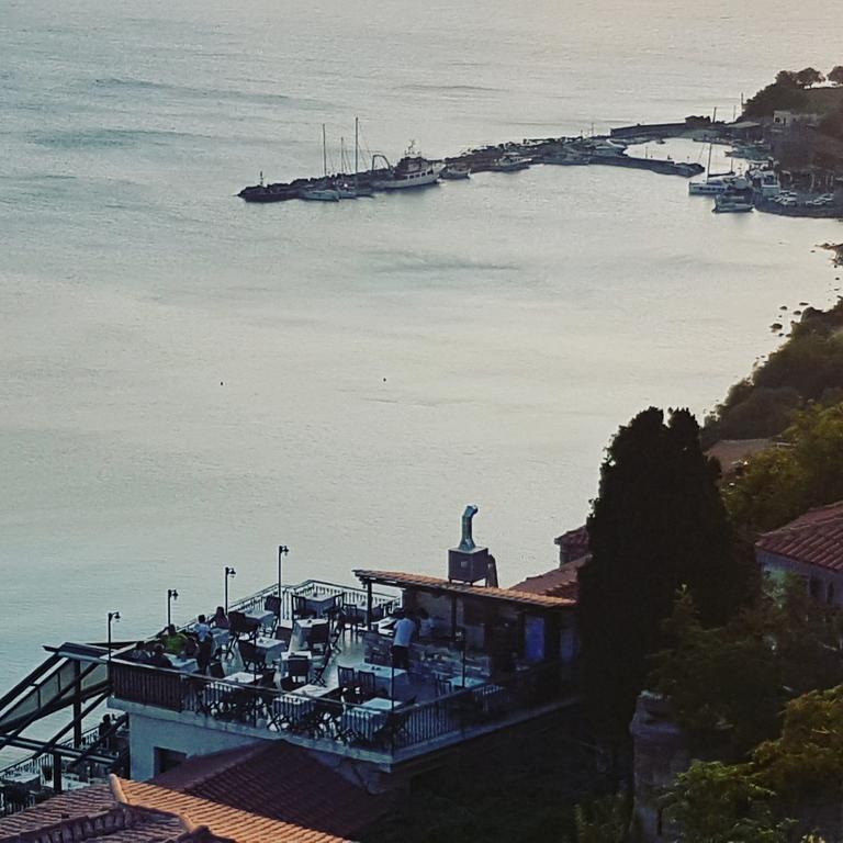 Villa Molivos Views Митимна Екстериор снимка